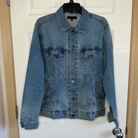 🔴2/$10🔴 Men’s Japan UNIQLO denim jacket - Picture 2 of 7